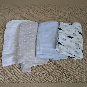NWOT Kids Dinosaur and Solid Color Swaddle Set